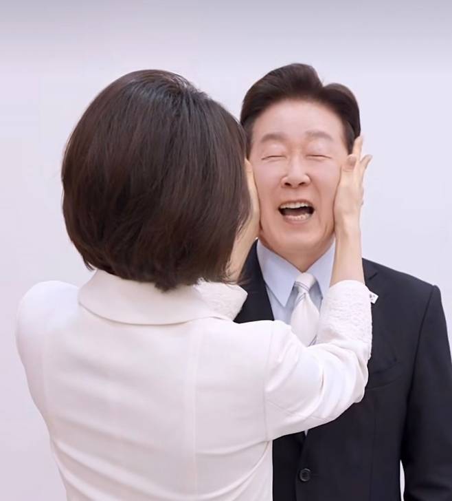 이재명 대통령과 김혜경 여사가 ‘부부의 날’ 기념 영상에서 다정한 모습을 연출하고 있다. [이재명 대통령 인스타그램 캡처]