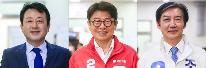 경기 평택을 국회의원 재선거에 출마하는 후보들이 지난 14일 경기 평택시선거관리위원회에 후보자 등록을 하고 있다. 김용남 더불어민주당 후보, 유의동 국민의힘 후보, 조국 조국혁신당 후보(왼쪽부터) /사진=뉴시스