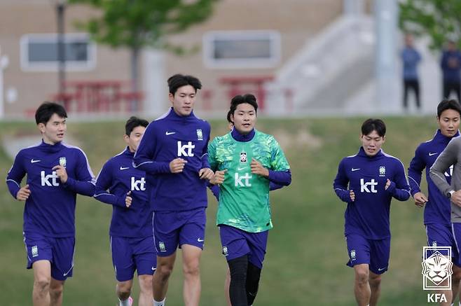 [서울=뉴시스] 2026 국제축구연맹(FIFA) 북중미 월드컵 사전훈련에 돌입한 축구대표팀 조위제와 윤기욱이 20일(현지 시간) 미국 유타주 솔트레이크시티 유트사커필드에서 훈련하고 있다. (사진=대한축구협회 제공) 2026.05.21. photo@newsis.com *재판매 및 DB 금지