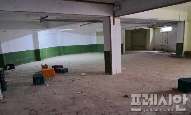▲피해 학생이 2시간 동안 집단폭행 당했다고 진술한 전북 고창의 한 4층짜리 건물 지하상가 ⓒ프레시안(=박용관)
