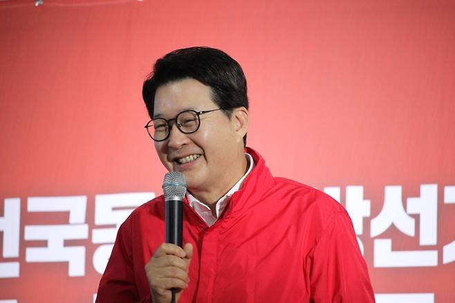 신동욱 국민의힘 수석 최고위원이 12일 충남 천안시 백석동 김태흠 충남도지사 후보 선거사무소에서 열린 충남도당 지방선거 필승 결의대회에 참석해 인사말을 하고 있다. 2026.05.12 [천안=뉴시스]