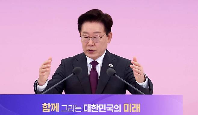 이재명 대통령이 21일 청와대에서 열린 대통령 자문회의·위원회 간담회에서 모두발언을 하고 있다. [김호영 기자]