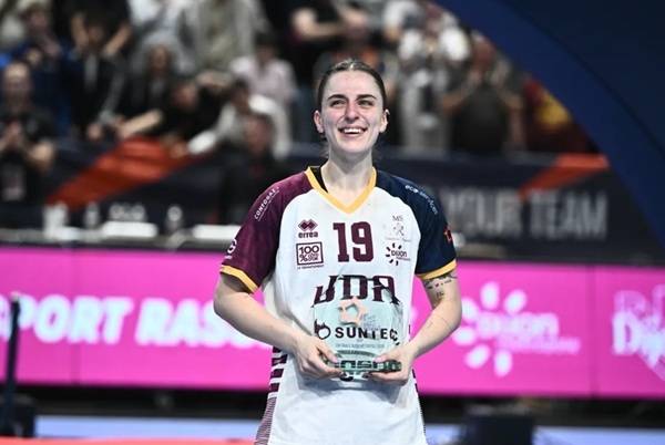 사진 2025/26 EHF 여자 핸드볼 유러피언리그 파이널 MVP 디종의 아드리아나 홀레요바, 사진 출처=유럽핸드볼연맹