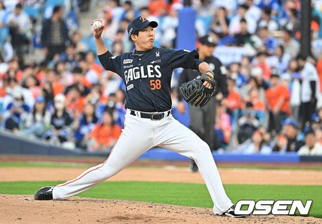 [OSEN=대구, 이석우 기자] 1일 대구삼성라이온즈파크에서 2026 신한 SOL KBO 리그 삼성 라이온즈와 한화 이글스의 경기가 열렸다. 홈팀 삼성은 원태인이, 방문팀 한화는 에르난데스가 선발 출전했다. 한화 이글스 박상원이 역투하고 있다. 2026.05.01 / foto0307@osen.co.kr