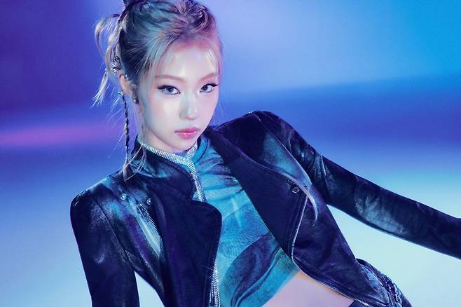 The group izna has unveiled the second set of individual and group concept photos for their third mini-album, Love All, showcasing a retro-futurism style. Utilizing metallic outfits and neon lighting, the members visually embodied the albums message of finding their own unique rhythm.These concept photos emphasize a cosmic and futuristic atmosphere, maximizing iznas unrivaled cosmic mood. While the first concept photos were set against a dreamy night backdrop, this time they present a more expanded visual narrative through a three-dimensional aura.izna has expanded their global fandom by proving their limitless ability to execute concepts with every activity. Having matured in all aspects, including vocals and performance, they are expected to create a fresh wave in the K-pop scene this summer with this new release.The third mini-album, Love All, will be released on various music streaming platforms on June 8 at 6 PM. On the same day at 8 PM, they are scheduled to hold a fan showcase at Blue Square Hall in Yongsan-gu, Seoul, where they will unveil the performances of their new songs for the first time.