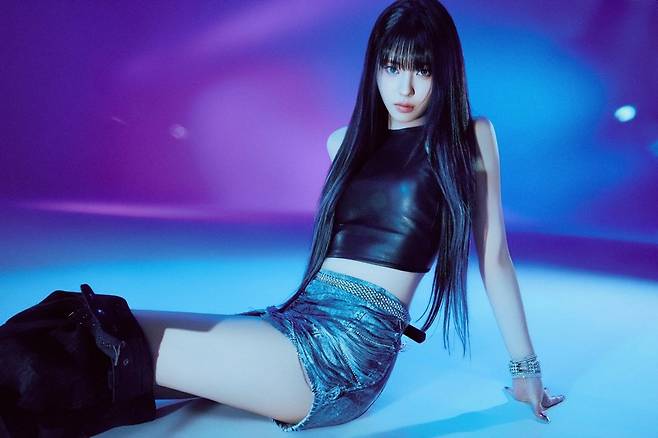 The group izna has unveiled the second set of individual and group concept photos for their third mini-album, Love All, showcasing a retro-futurism style. Utilizing metallic outfits and neon lighting, the members visually embodied the albums message of finding their own unique rhythm.These concept photos emphasize a cosmic and futuristic atmosphere, maximizing iznas unrivaled cosmic mood. While the first concept photos were set against a dreamy night backdrop, this time they present a more expanded visual narrative through a three-dimensional aura.izna has expanded their global fandom by proving their limitless ability to execute concepts with every activity. Having matured in all aspects, including vocals and performance, they are expected to create a fresh wave in the K-pop scene this summer with this new release.The third mini-album, Love All, will be released on various music streaming platforms on June 8 at 6 PM. On the same day at 8 PM, they are scheduled to hold a fan showcase at Blue Square Hall in Yongsan-gu, Seoul, where they will unveil the performances of their new songs for the first time.