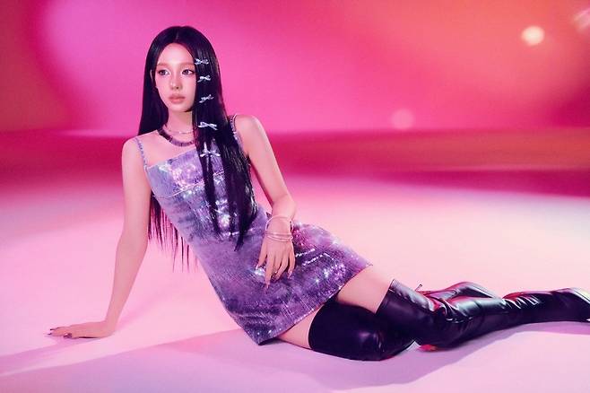 The group izna has unveiled the second set of individual and group concept photos for their third mini-album, Love All, showcasing a retro-futurism style. Utilizing metallic outfits and neon lighting, the members visually embodied the albums message of finding their own unique rhythm.These concept photos emphasize a cosmic and futuristic atmosphere, maximizing iznas unrivaled cosmic mood. While the first concept photos were set against a dreamy night backdrop, this time they present a more expanded visual narrative through a three-dimensional aura.izna has expanded their global fandom by proving their limitless ability to execute concepts with every activity. Having matured in all aspects, including vocals and performance, they are expected to create a fresh wave in the K-pop scene this summer with this new release.The third mini-album, Love All, will be released on various music streaming platforms on June 8 at 6 PM. On the same day at 8 PM, they are scheduled to hold a fan showcase at Blue Square Hall in Yongsan-gu, Seoul, where they will unveil the performances of their new songs for the first time.