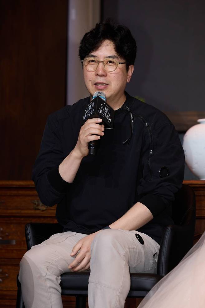 '21세기 대군부인'을 연출한 박준화 감독이 인터뷰 내내 사과의 뜻을 전했다./사진제공=MBC