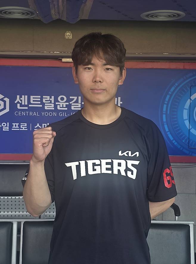 KIA 타이거즈 성영탁이 지난 22일 본지와의 인터뷰 뒤 사진 촬영에 응하고 있다. /사진=KIA 구단 제공