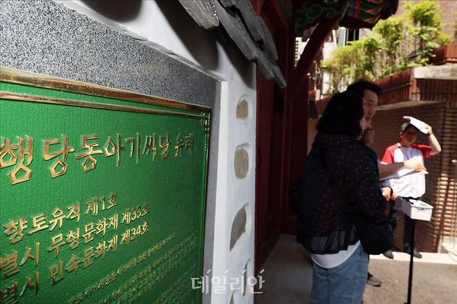 오세훈 국민의힘 서울시장 후보가 22일 오후 서울 성동구 행당동아기씨당 앞에서 열린 주민들과의 간담회에서 발언을 하고 있다. ⓒ데일리안 홍금표 기자