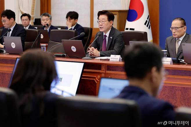 (서울=뉴스1) 허경 기자 = 이재명 대통령이 21일 청와대에서 열린 수석보좌관회의에서 발언하고 있다. (청와대통신사진기자단) 2026.5.21/뉴스1  Copyright (C) 뉴스1. All rights reserved. 무단 전재 및 재배포,  AI학습 이용 금지. /사진=(서울=뉴스1) 허경 기자
