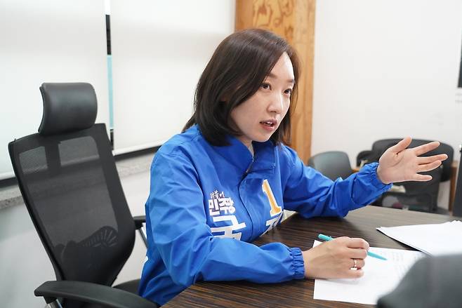 전은수 더불어민주당 충남 아산시을 국회의원 보궐선거 후보가 지난 20일 충남 아산시 배방읍에 위치한 캠프 사무실에서 헤럴드경제와 인터뷰하고 있다. [전 후보 캠프제공]