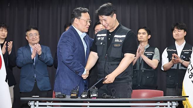 삼성전자 노사가 지난 20일 성과급 협상 잠정 협상에 성공했다.[사진｜연합뉴스]