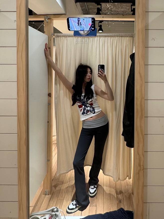 Actress Sohee showed off her unchanging visuals by sharing updates on her daily life in Seongsu-dong through her social media. In the photos released, Sohee captivated attention with her flawless skin and toned physique while pulling off various outfits.Sohee communicated with her fans by posting photos taken during her visit to Seongsu-dong on the 22nd. In the photos, she revealed her enduring charm while posing in uniquely designed hats and outfits.Netizens who saw this reacted enthusiastically, marveling at her youthful appearance and meticulous self-care. Born in 1992, Sohee debuted with Wonder Girls in 2007 and is currently actively working as an actress.