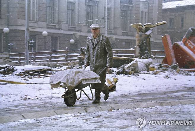 보스니아 내전 당시 사라예보 시내 [AP 연합뉴스 자료사진. 재판매 및 DB 금지]
