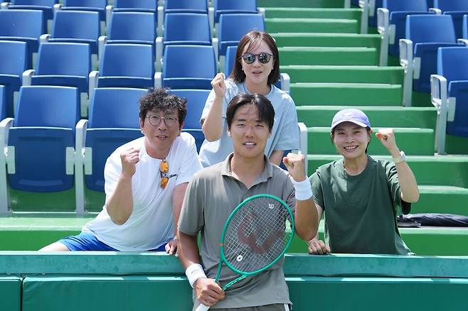 신산희와 팬들이 우승 기쁨을 나눴다. 김도원 기자