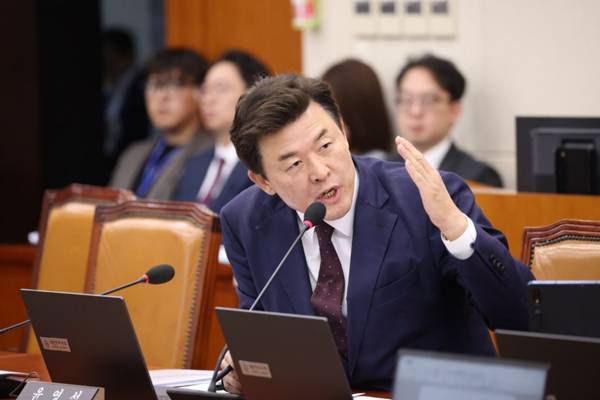 "스타벅스 색출은 유대인 상점 불매운동과 같다"고 말한 윤영석 국회의원. /윤영석 의원 블로그