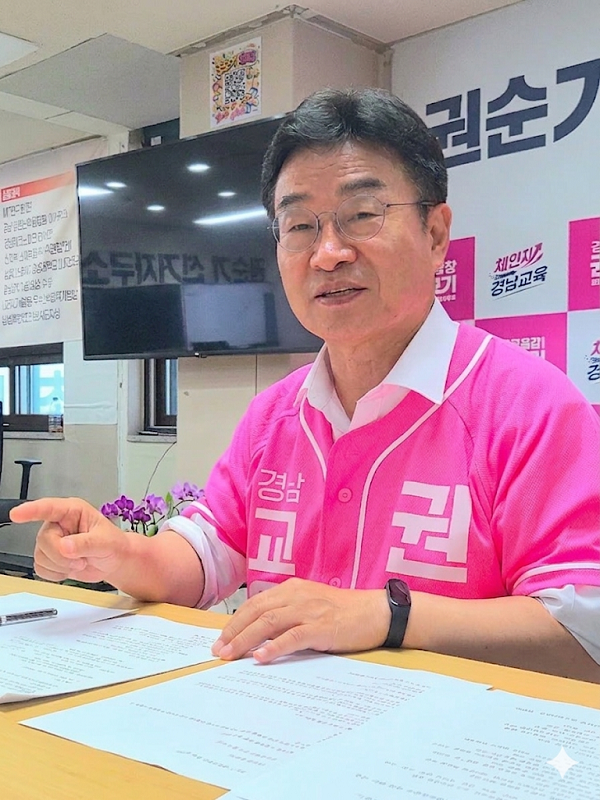 권순기 경남교육감 후보가 "떠나는 경남에서 돌아오는 경남으로 경남교육을 실현하겠다"고 강조하고 있다.