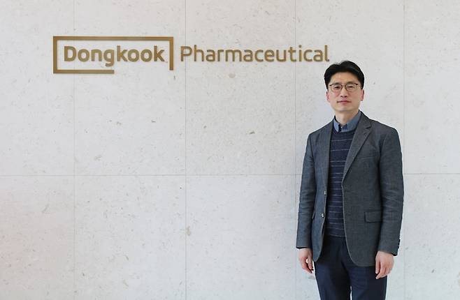 박준상 동국제약 중앙연구소장이 매경과 인터뷰에서 약물전달기술(DDS) 전용 연구소 경쟁력에 대해 설명하고 있다. 국내에서 DDS 전용 연구소를 운영하는 곳은 동국제약이 유일하다. [동국제약]