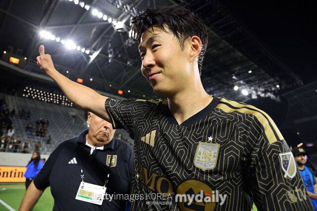 흥민은 23일(이하 한국시각) 구단 공식 기자회견을 통해 다가오는 2026 국제축구연맹(FIFA) 북중미 월드컵을 두고 기대감을 표출했다.\게티이미지코리아