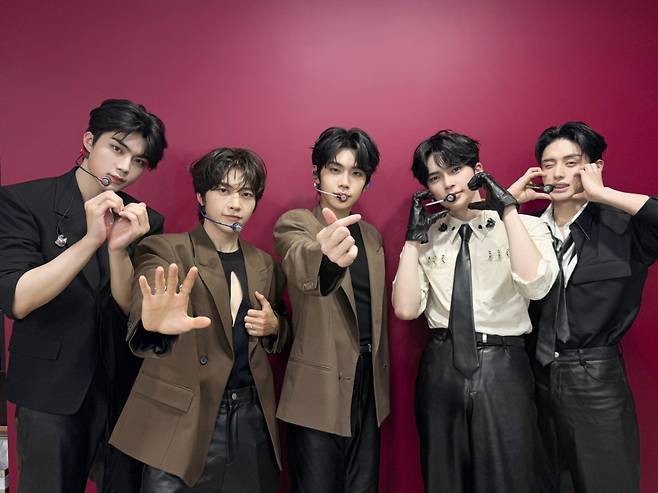 /사진제공 = 웨이크원