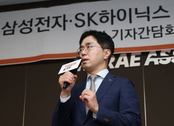김남기 미래에셋자산운용 부사장이 26일 서울 중구 미래에셋센터원빌딩에서 열린 ‘삼성전자·SK하이닉스 단일종목 레버리지·인버스’ ETF(상장지수펀드) 상장 간담회에서 발언하고 있다. 2026.5.26 /연합뉴스