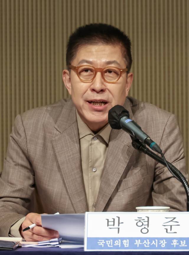 26일 부산 해운대구 동서대학교 센텀캠퍼스 컨벤션홀에서 열린 관훈클럽·부산일보 공동 주최 부산시장 후보 초청 관훈토론회에서 국민의힘 박형준 후보가 발언하고 있다. 김종진 기자 kjj1761@