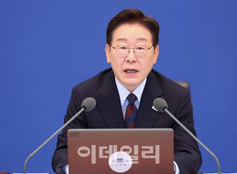 이재명 대통령이 26일 청와대에서 열린 제23회 국무회의 겸 제10차 비상경제점검회의에서 발언을 하고 있다.(사진=뉴스1)