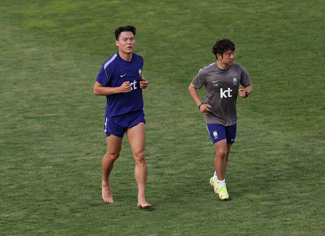 맨발로 훈련하는 오현규

    (헤리먼[미국 유타주]=연합뉴스) 신준희 기자 = 25일(현지시간) 오후 미국 유타주 헤리먼에 위치한 자이언스뱅크 트레이닝센터에서 축구 국가대표팀 오현규가 맨발로 훈련을 하고 있다. 2026.5.26

    hama@yna.co.kr

(끝)





<저작권자(c) 연합뉴스, 무단 전재-재배포, AI 학습 및 활용 금지>