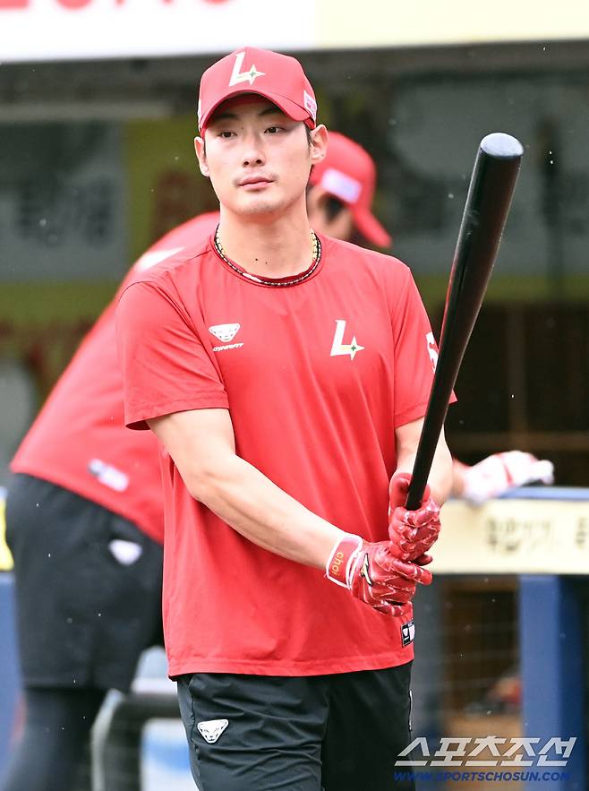 22일 대구삼성라이온즈파크에서 열린 SSG와 삼성의 경기. SSG 최지훈이 타격훈련에 나서고 있다. 대구=허상욱 기자wook@sportschosun.com/2026.04.22/