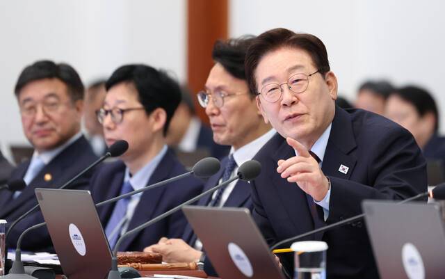 이재명 대통령이 26일 청와대에서 열린 국무회의 겸 비상경제점검회의에서 발언하고 있다. 연합뉴스