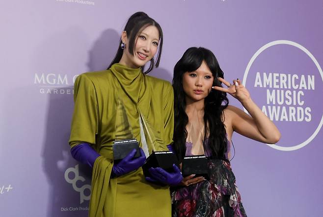 ‘케이팝 데몬 헌터스’ OST를 가창한 이재와 레이 아미 [AFP/연합]