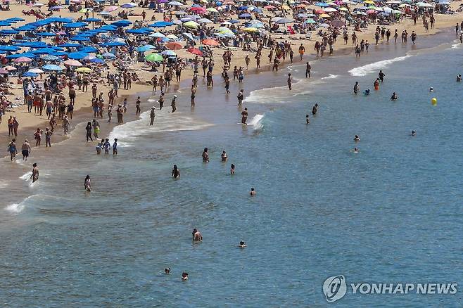 스페인의 붐비는 해변 [EPA=연합뉴스 자료사진. 재판매 및 DB 금지]