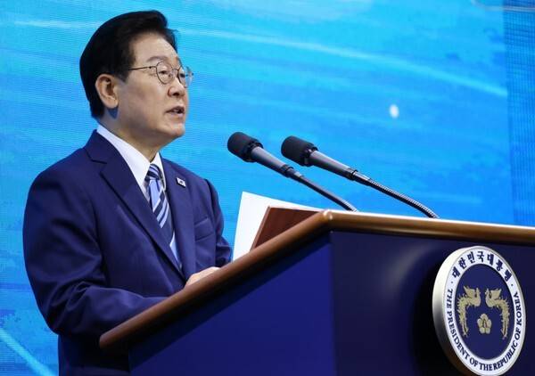 이재명 대통령이 27일 부산 영도구에서 열린 제31회 바다의 날 기념식에서 기념사를 하고 있다. 사진= 연합뉴스