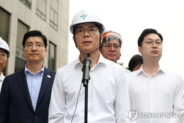 서소문 고가차도 붕괴 사고 현장에서 발언하는 정원오 후보 [연합뉴스]