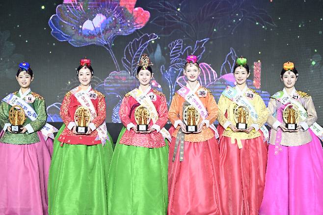 글로벌 춘향. 왼쪽부터 정 김도현, 선 이소은, 진 김하연, 미 리나, 숙 김서원, 현 이현아. 남원시 제공