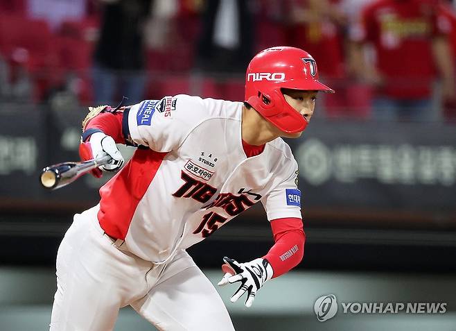타격하는 박재현 (광주=연합뉴스) 조남수 기자 = 22일 광주기아챔피언스필드에서 열린 프로야구 SSG 랜더스와 KIA 타이거즈의 경기. KIA 박재현이 5회말에 타격하고 있다. 2026.5.22 iso64@yna.co.kr