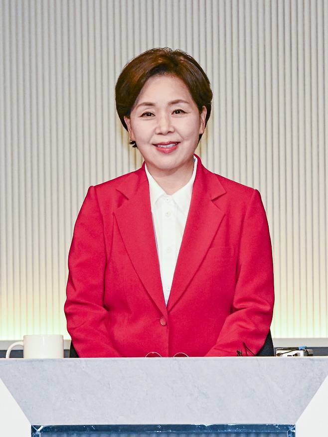 ▲ 국민의힘 양향자 경기지사후보가 27일 서울시 영등포구 KBS 본관에서 열린 제9회 전국동시지방선거 경기도지사 후보자토론회에서 토론을 준비하고 있다./경기사진공동취재단