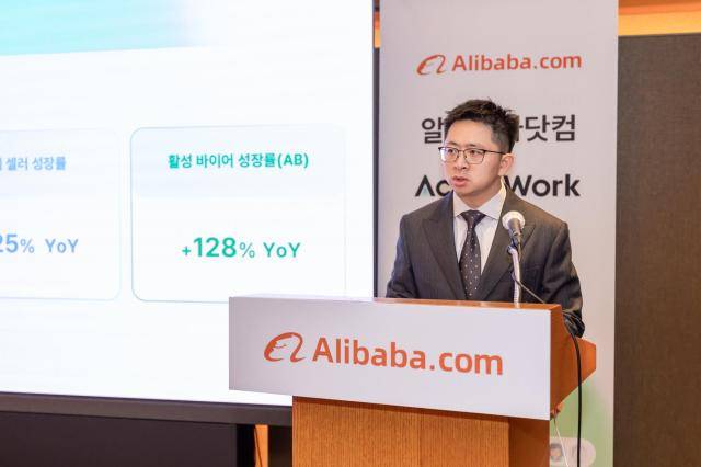 션 양 알리바바닷컴 아시아태평양 지역 총괄 본부장이 28일 서울 롯데호텔에서 열린 에이전틱 AI 비즈니스팀 ‘액시오 워크’ 출시 기자간담회에서 발언하고 있다 사진알리바바닷컴