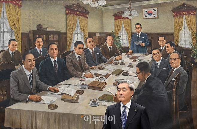 신현송 한국은행 총재가 28일 서울 중구 한국은행에서 열린 금융통화위원회 본회의를 주재하고 있다. 사진공동취재단