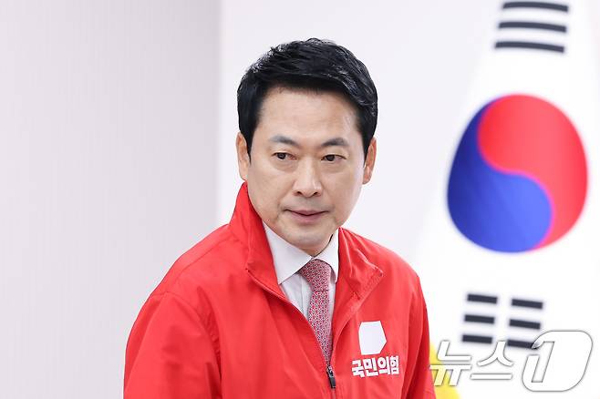 장동혁 국민의힘 대표가 27일 서울 여의도 국민의힘 당사에서 열린 중앙선거대책위원회의에 참석하고 있다. 2026.5.27 ⓒ 뉴스1 신웅수 기자