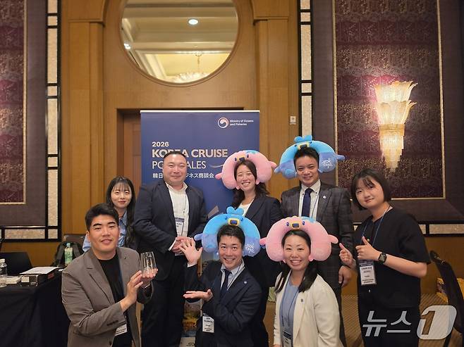 미츠이 오션 측과 시·재단 관계자 기념촬영.(속초시 제공, 재판매 및 DB 금지) 2026.5.28/뉴스1