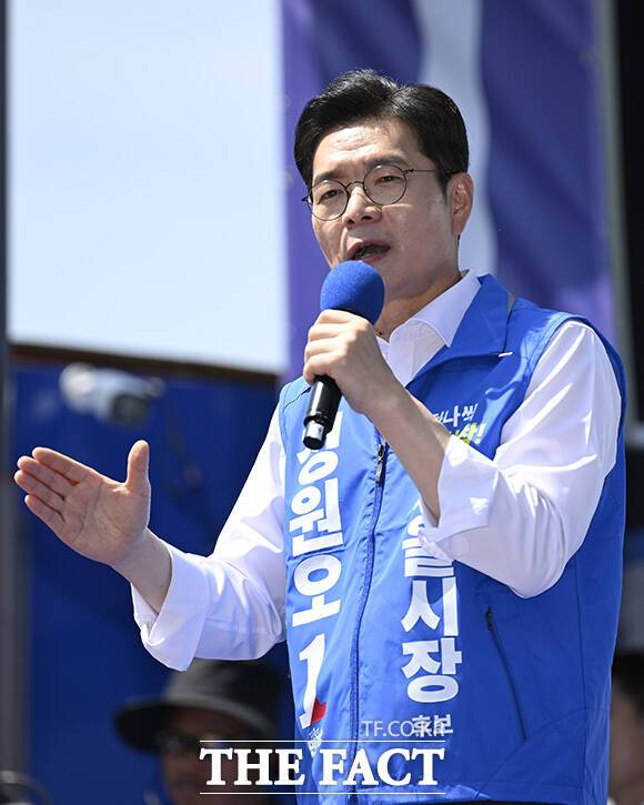 정원오 더불어민주당 서울시장 후보가 24일 오후 서울 광진구 서울어린이대공원 앞에서 열린 유세에 참석해 발언하고 있다./송호영 기자