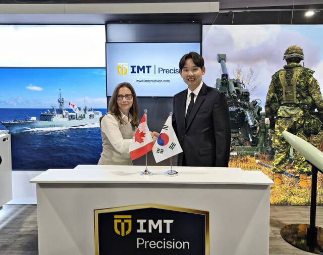 김영준 파블로항공 의장(오른쪽)과 셰릴 해킹 IMT CEO가 27일(현지시간) 상호협력의향서를 체결했다 (사진=파블로항공)
