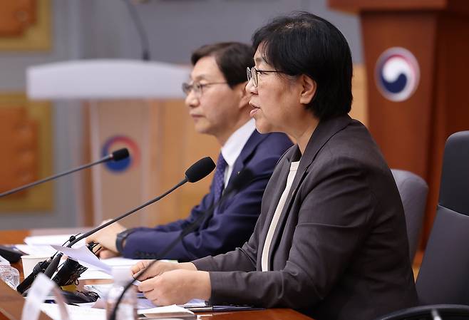 정은경 보건복지부 장관이 28일 서울 종로구 정부서울청사 별관에서 열린 2026년도 제5차 국민연금기금운용위원회에서 모두발언을 하고 있다./뉴스1