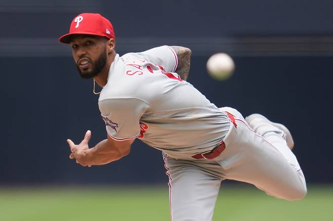 <yonhap photo-3096=""> Philadelphia Phillies starting pitcher Cristopher S?nchez works against a San Diego Padres batter during the first inning of a baseball game Wednesday, May 27, 2026, in San Diego. (AP Photo/Gregory Bull)/2026-05-28 06:32:44/ <저작권자 ⓒ 1980~2026 ㈜연합뉴스. 무단 전재 재배포 금지, AI 학습 및 활용 금지></yonhap>