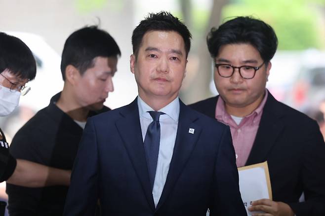 김세의 가로세로연구소 대표가 26일 서울 서초구 서울중앙지법에서 성폭력범죄의 처벌 등에 관한 특례법 위반(카메라 등 이용 촬영물 반포 등) 혐의로 구속 전 피의자 심문(영장실질심사)에 출석하고 있다/사진=뉴시스