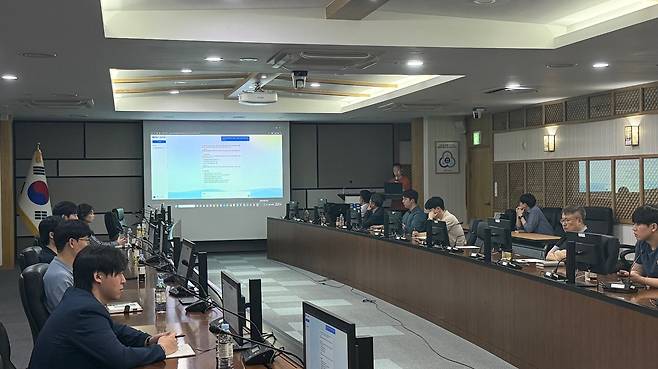 항만건설용 AI 챗봇 시연 모습 [BPA 제공]