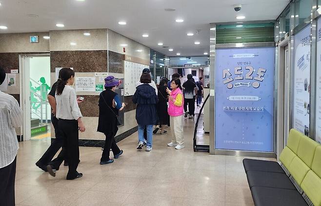 인천시 연수구 송도2동 행정복지센터에 마련된 사전투표소. <손민영 기자>