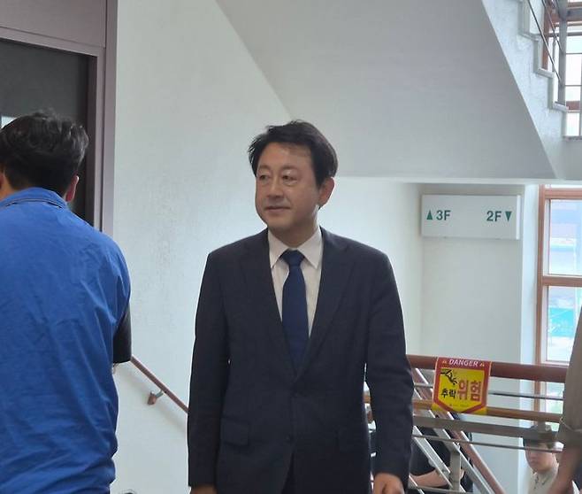 김용남 더불어민주당 후보가 29일 오전 안중읍행정복지센터를 찾아 사전투표를 진행했다.ⓒ데일리안 허찬영 기자